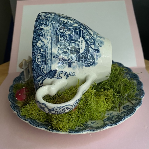 Bunnies Carrot Brunch in a Teacup Charming Dollhouse - Picture 8 of 15